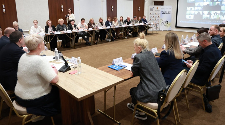 Стати опорою: як на Хмельниччині впроваджуватимуть інститут наставництва
