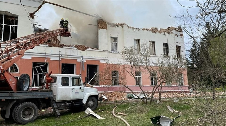 Вночі 12 травня російська авіація завдала ударів по Новгороду-Сіверському. Є загиблі і поранені
