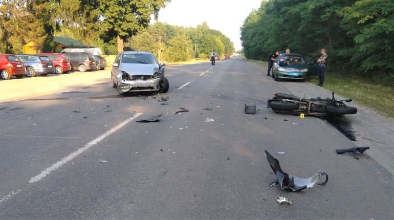 Біля Славути травмувався 21-річний мотоцикліст Дмитро Плужніков. Йому потрібна допомога