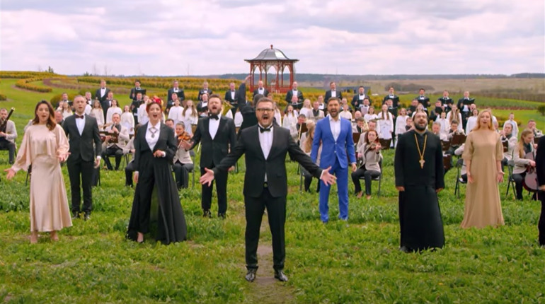 Українські зірки заспівали «Христос воскрес» 12-ма мовами. У відео незабаром буде мільйон переглядів
