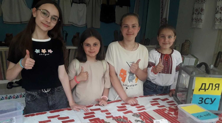 У Дунайці відбувся благодійний концерт та ярмарок, де збирали гроші для ЗСУ. Як це було