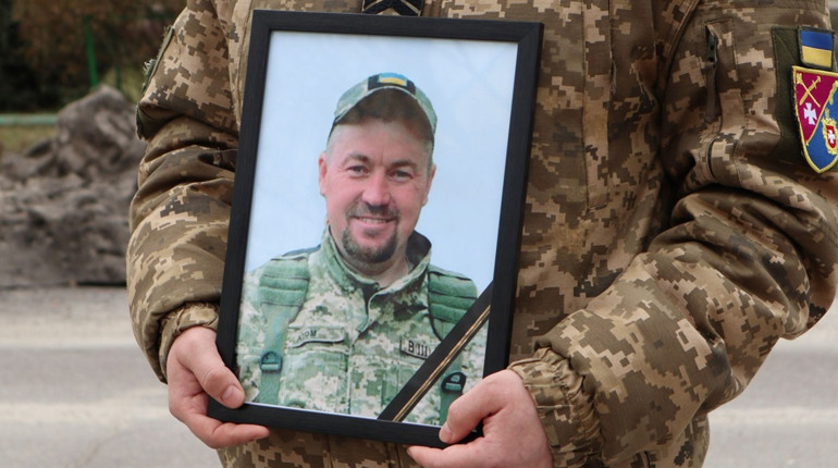 Кілька громад Вараського району гідно провели в останню путь Героя-земляка