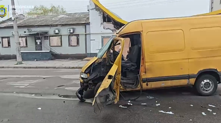 На Херсонщині армія рф завдала ударів по житлових кварталах, критичній та соціальній інфраструктурі