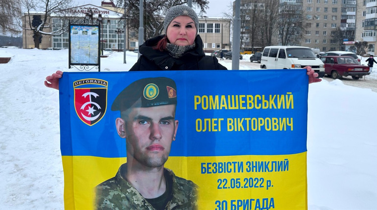 "Я знаю, що він живий" – мама шукає сина