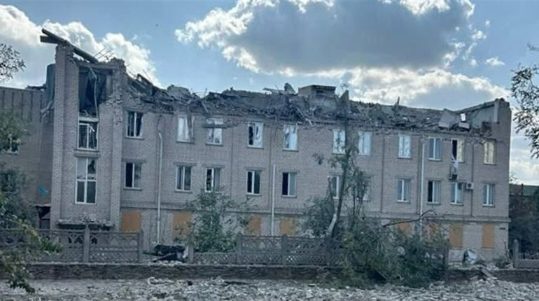 Ворог атакував лікарню на Херсонщині, медзаклад частково зруйнований
