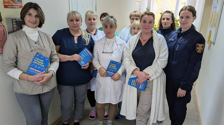 Рятувальники нагадали медпрацівникам Нікополя правила безпеки під час обстрілів