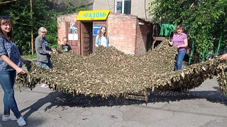 Три місця в Умані, де влітку можна провести час з користю: приходьте плести маскувальні сітки
