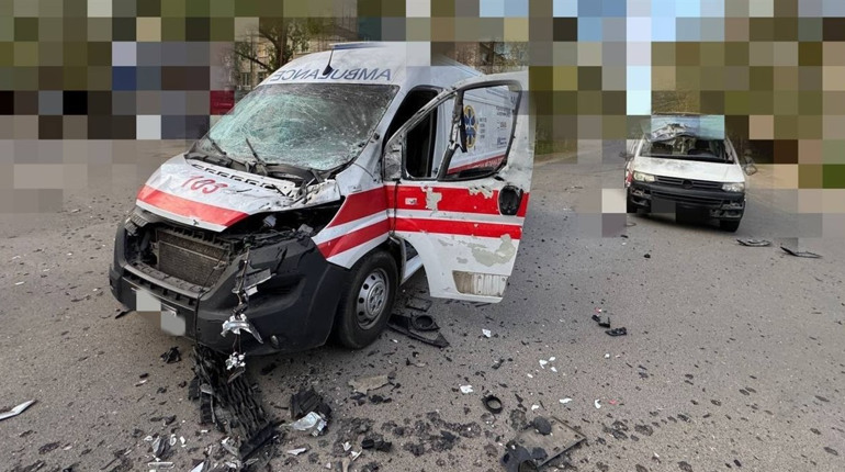 У Херсоні дрон влучив в авто з людьми: загинув чоловік, п’ятеро поранені