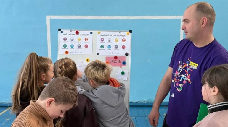 Знайомились із книгою та досліджували емоції. Цікавий захід для первомайських школярів