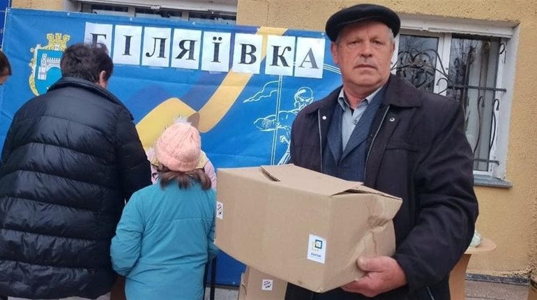 У Біляївці внутрішньо переміщеним особам роздавали овочеві набори для борщу