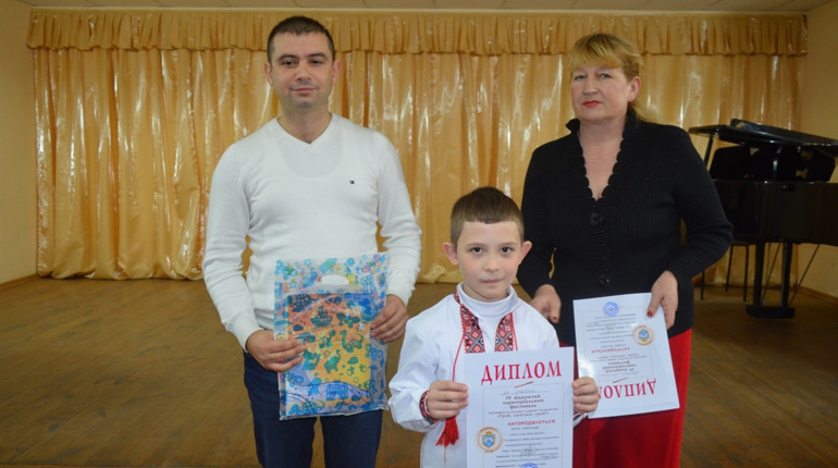 У Біляївці в музичній школі пройшов фестиваль "Грай, сопілко, грай": враження учасників 