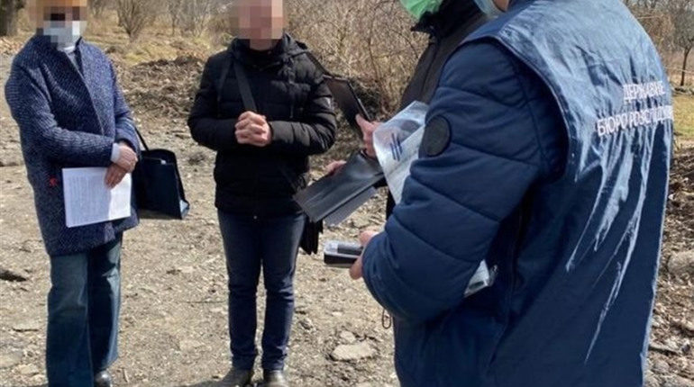 На Хмельниччині поліцейському, який взяв хабаря за наркотики світить до 10 років у в’язниці
