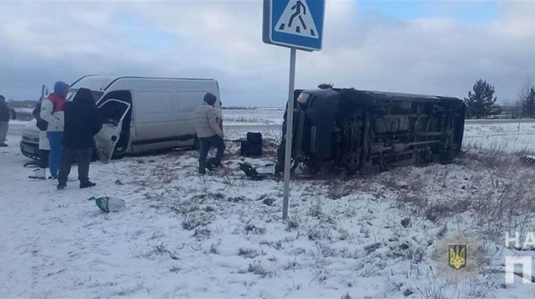 Аварія поблизу Сарн: зіткнулися два мікроавтобуси