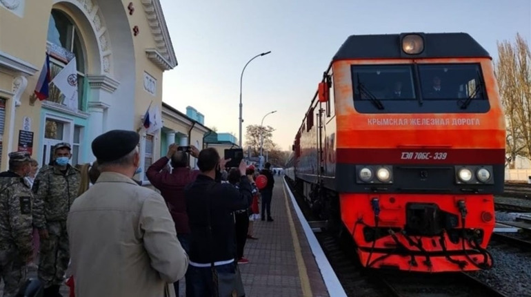 З 9 травня 2021 окупанти запустили потяг Москва — Феодосія. Тільки українцям на ньому їхати зась