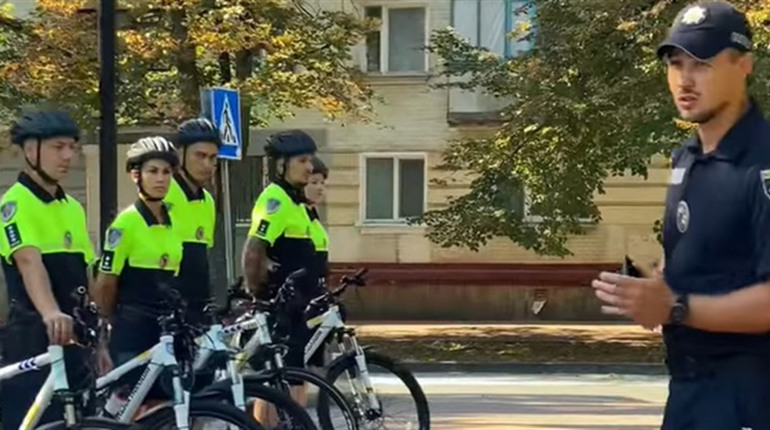 Велопатрульні Чернігова зупинили авто в розшуку