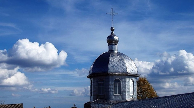 Невідомі пошкодили майно Свято-Успенського храму (фото)