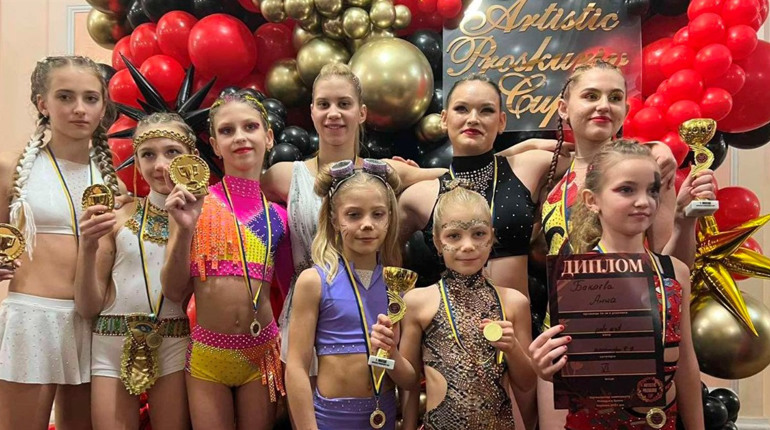 Глухівські повітряні гімнастки здобули медалі чемпіонату в Хмельницькому