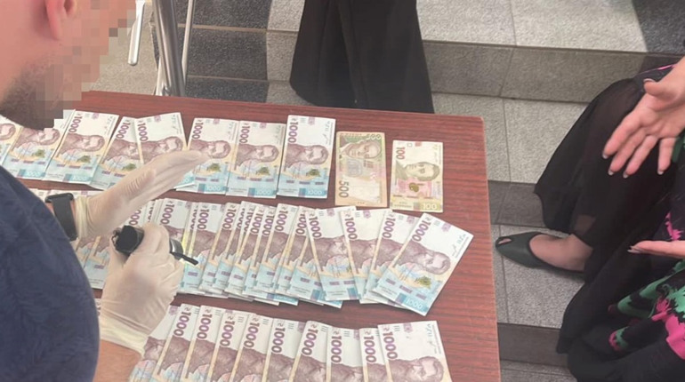 Відкатів не буде: у Чорноморську викрили корупційну схему і затримали депутатку-чиновницю