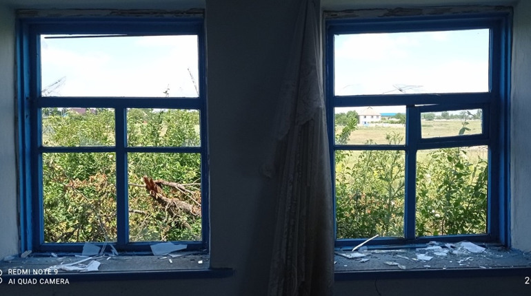 Шість діб під обстрілами: первомайські волонтери доставили гумдопомогу в села поблизу лінії фронту