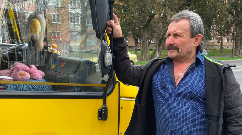 Водій шкільного автобуса з Барської громади: історія Анатолія Неприлюка