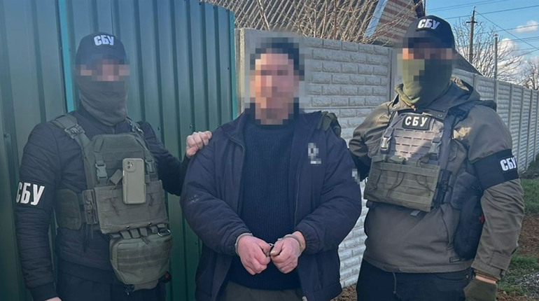 На Херсонщині затримали ексдепутата-зрадника та його спільницю, які наводили ворожі удари