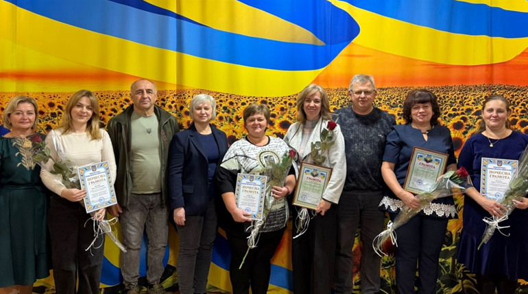 Педагогів Великобурлуччини привітали з професійним святом