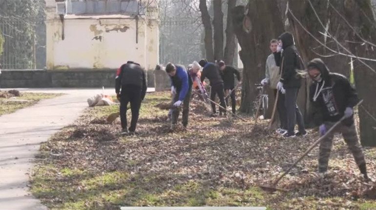 Молодіжна толока: хто долучився і як пройшло прибирання в Жовтих Водах