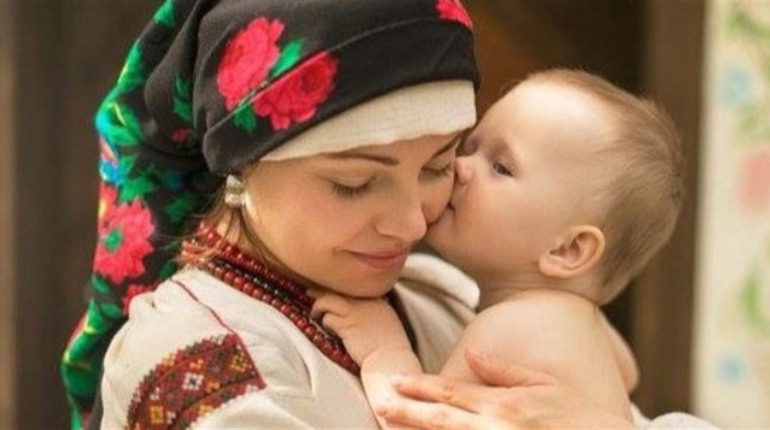 Материнство у час війни: виклики, які доводиться долати
