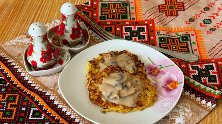 Картопляні драники: 3 рецепти на всі смаки. Класичні, з грибами та з куркою