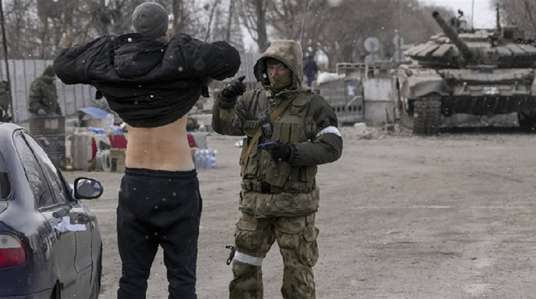 Депортація в невідомість. Окупанти вивозять проукраїнських жителів Луганщини