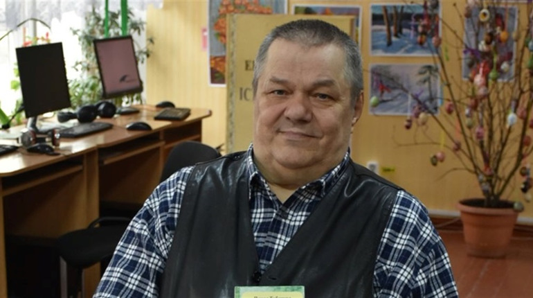 Життя з усмішкою. 10 цікавих фактів про глухівського поета Петра Товстуху