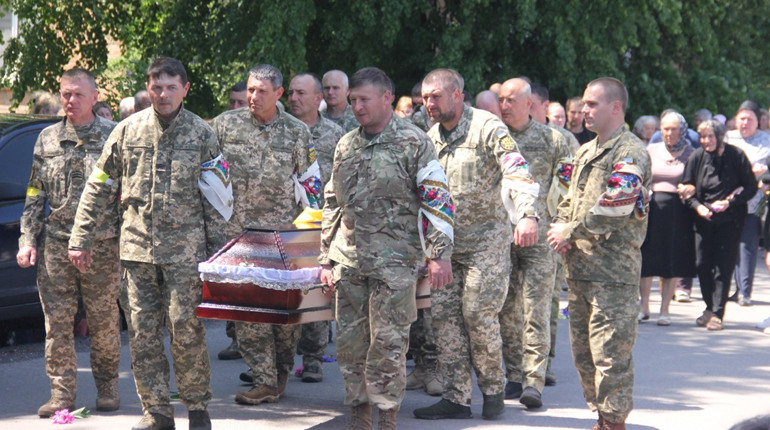 У Калинівці попрощалась із загиблим захисником України
