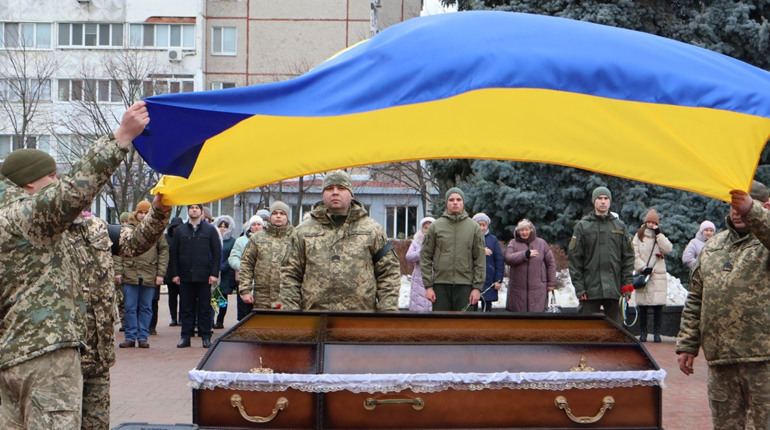 Южноукраїнська громада поховала снайпера Володимира Янко, що загинув у бою на Донбасі
