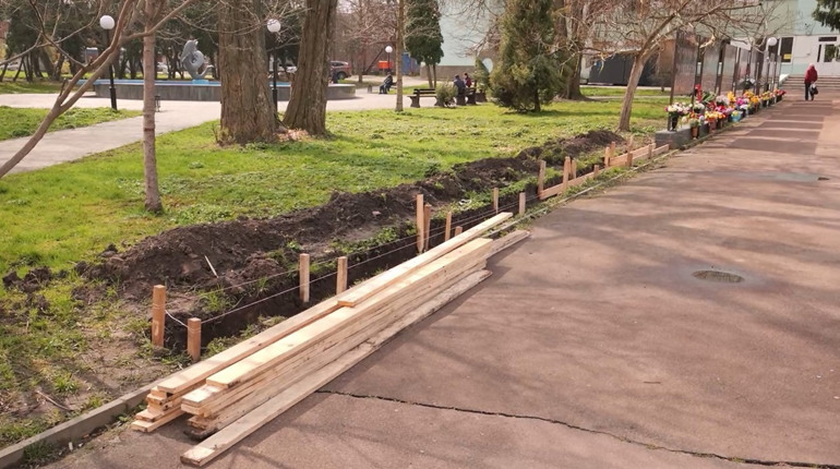 У парку Свободи триває черговий етап облаштування меморіального комплексу