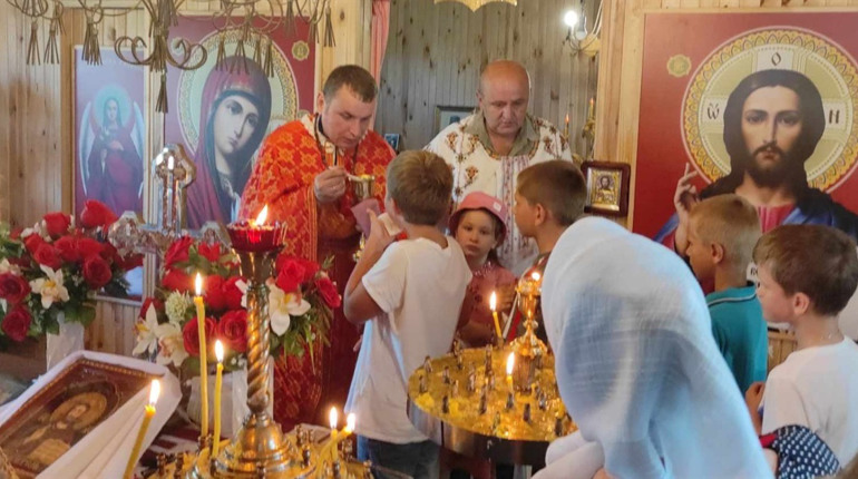 Запах меду та стиглих яблук: у Старокостянтинові відзначили Медовий Спас
