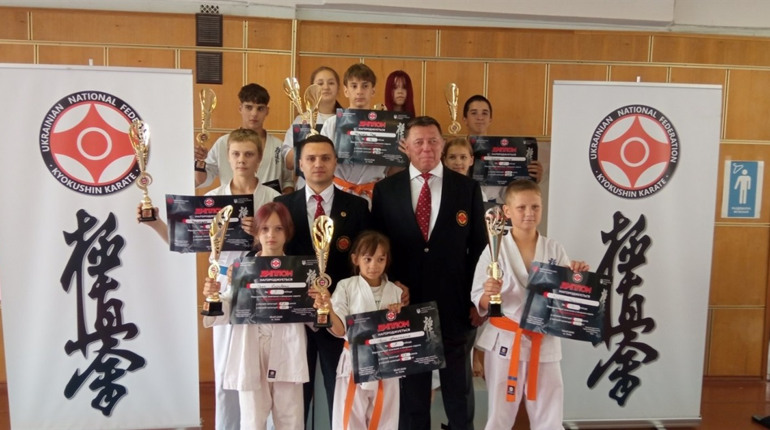Шість абсолютних чемпіонів України: тріумф каратистів з Великобудищанської та Краснолуцької громад