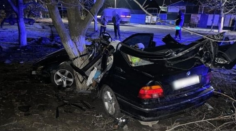 Розблокували водія у понівеченому авто