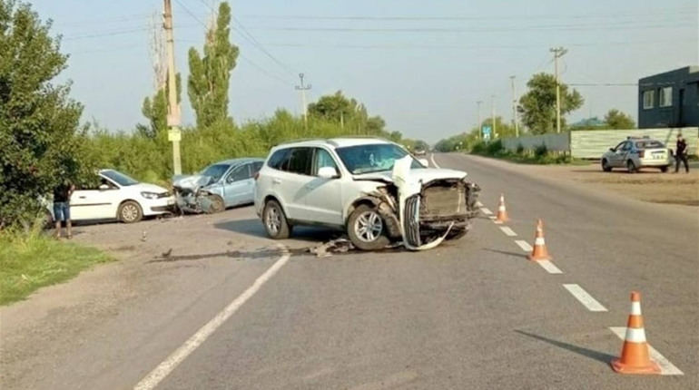 Аварія на Пологівщині: зіткнулись три автомобілі