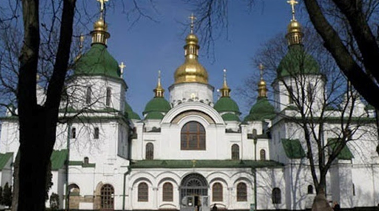 Для переселенців з Луганщини організовано безкоштовну екскурсію в заповідник "Софія Київська"
