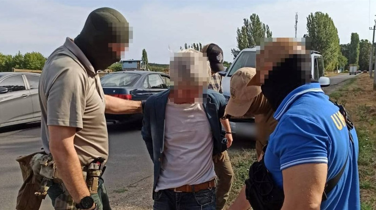 Шпигував в Одесі за штурмовою бригадою "Лють" та мобільними групами ППО: затримали одесита