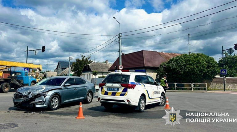 Поліцейські встановлюють обставини ДТП у Звягелі