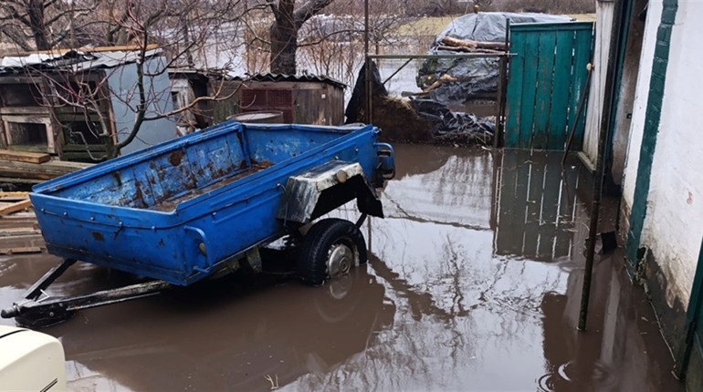Велика вода на Гадяччині: підтопило городи, дороги та погреби