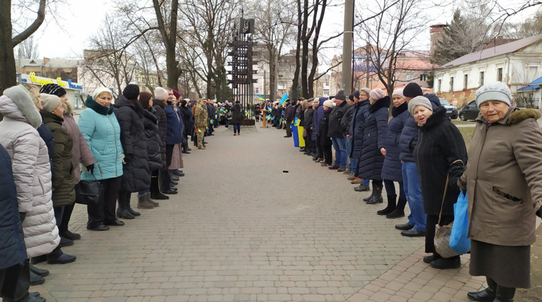 У День Соборності уманчани утворили ланцюг єднання