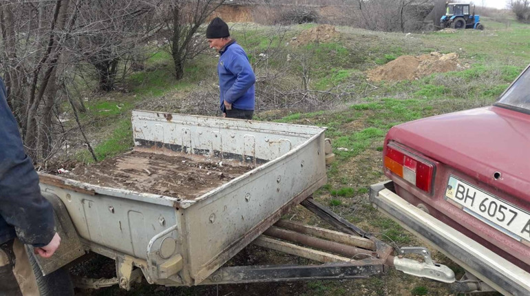 У Мирному на гарячому затримали місцевого жителя, який вивіз сміття у сільську балку