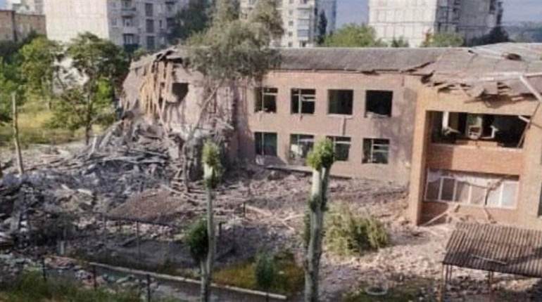 Торецьк зазнав трьох ракетних ударів: зруйновано дитсадок