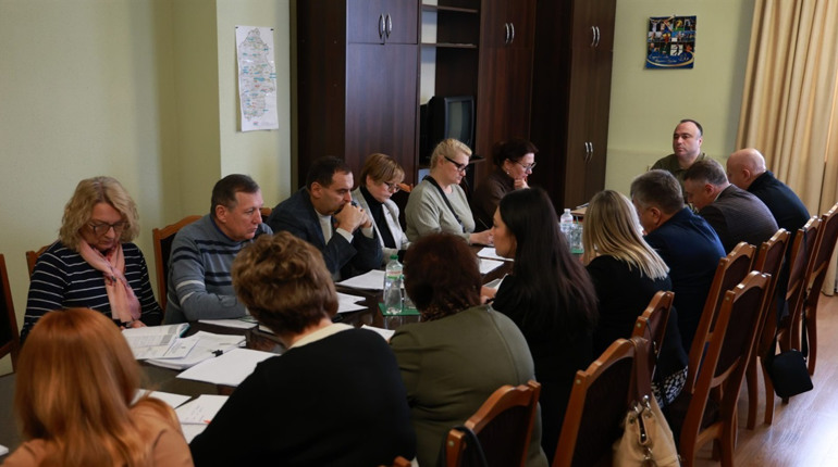 Безпечний простір у закладах освіти Хмельниччини. В області обговорили навчання дітей в умовах війни