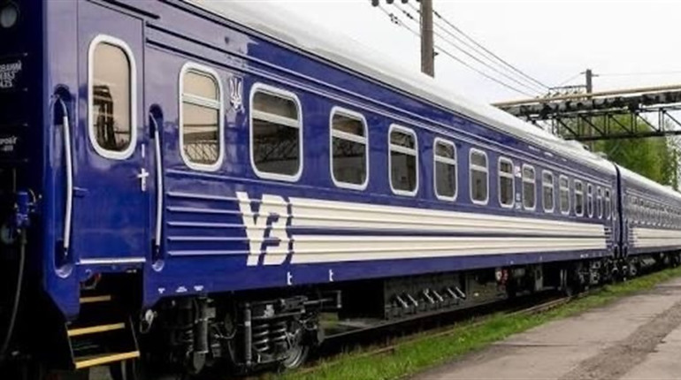 Укрзалізниця тимчасово відмінила курсування трьох потягів через Сарни: що відомо