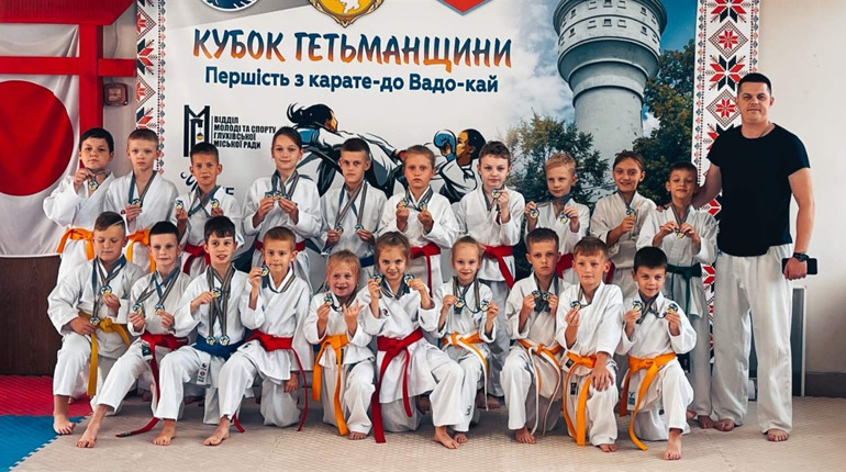 Юні каратисти з Глухова здобули перемогу на Чемпіонаті Шосткинського району
