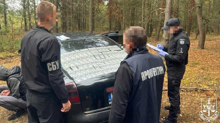 Жителів Сарненщини судитимуть за організацію незаконного виїзду чоловіків за кордон: що відомо