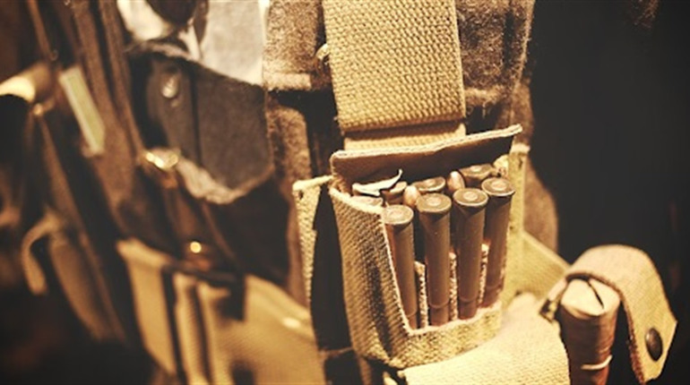 Що входить до комплекту військової фурнітури